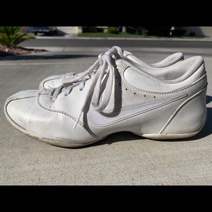 White Nike Cheer shoes. Sideline style. Size 6.5